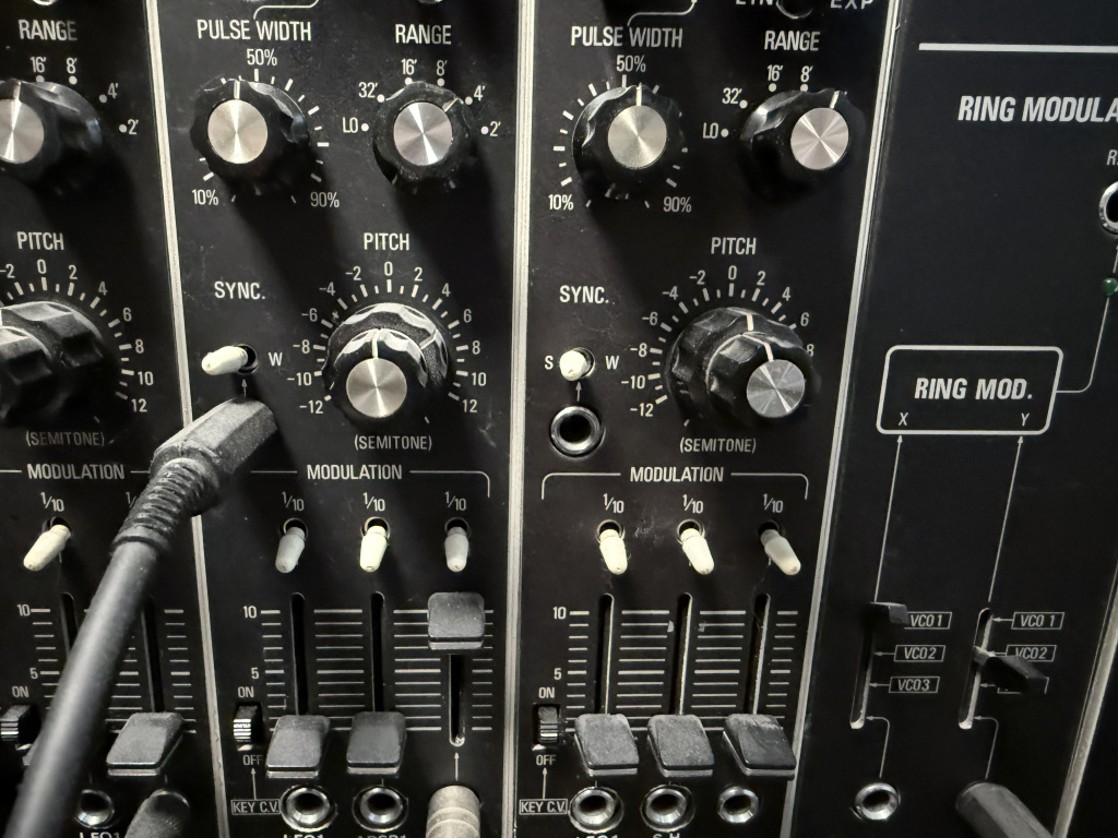 Sync und Softsync als Umschalter "w" und "s" - für weak und sync im System 700