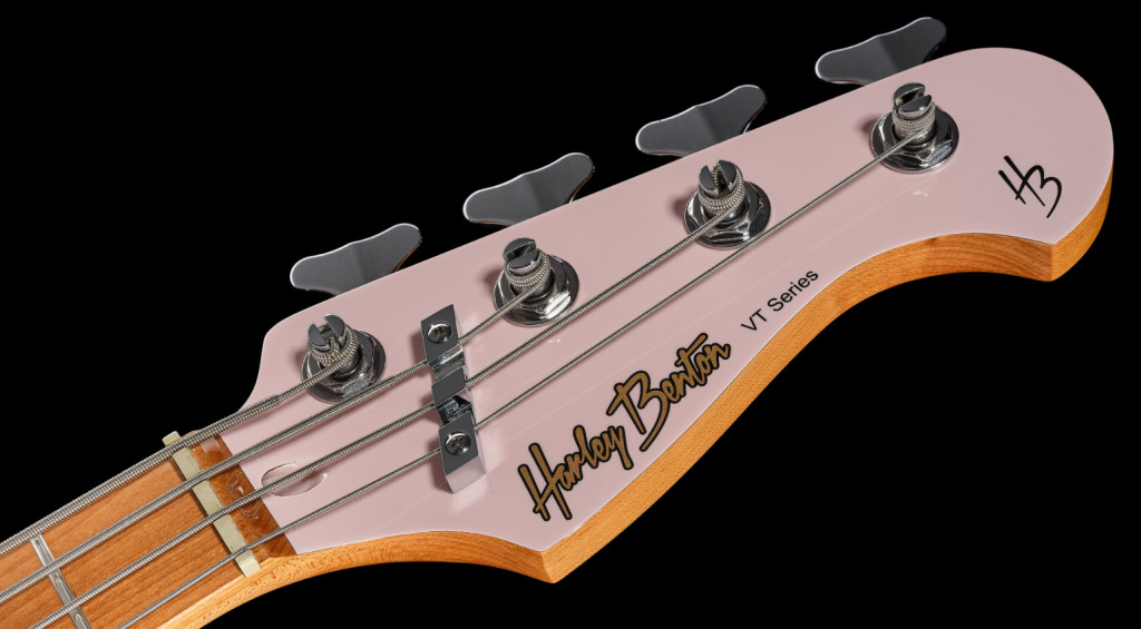 Die Harley Benton JB-62CC Mini-Serie kommt mit coolem Retro-Design, tollem Sound und echtem Spielvergnügen! Schicke kleine E-Bässe für Einsteiger.