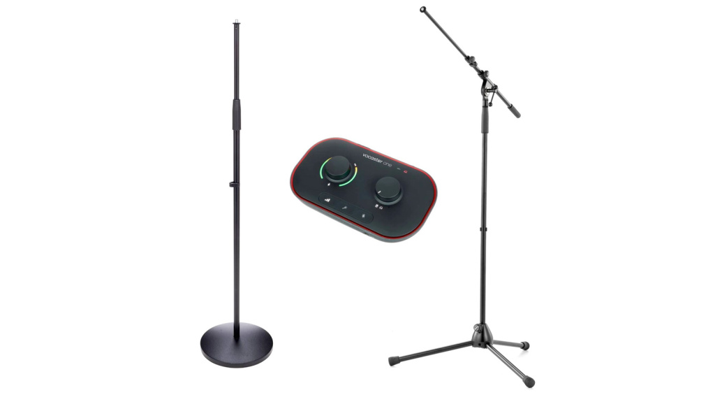 Je nach Mikrofon bekommst du einen Ständer von König & Meyer oder ein Focusrite Vocaster One kostenlos beim Kauf dazu