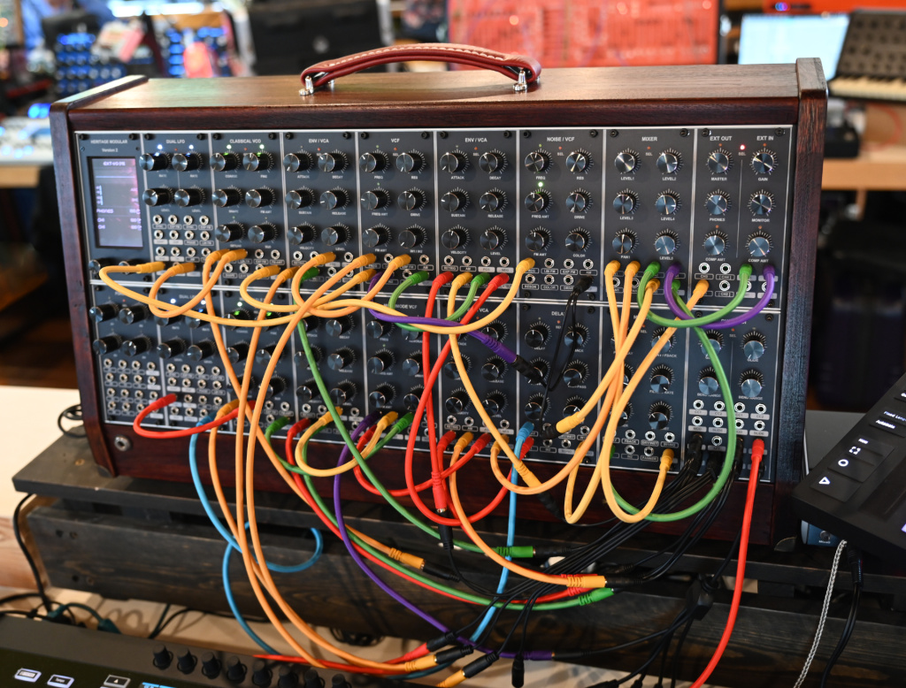 Analoger Speicher? Heritage Modular polyphon analog patchen digital arbeiten.