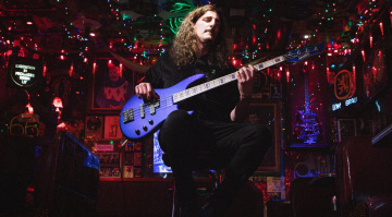 Der Bassist von Anthrax hat seine Signature bekommen. Der Spector NC-4 Frank Bello liefert den nötigen Druck und überzeugt!