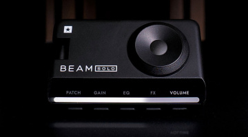 Der Blackstar Beam Solo spielt echten „Amp-in-a-Room“-Sound für E-Gitarre, Akustikgitarre und E-Bass samt Effekten in eure Kopfhörer.