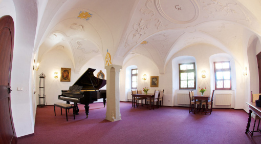 Schloss mit Studio zu verkaufen: Sylvia Massy vermittelt für Castle Studios