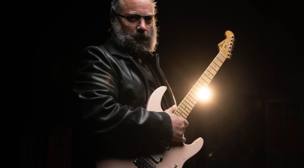 Die Charvel Rick Graham Signature Pro-Mod ist ein echter Hingucker! Die Gitarre vereint klassische Designelemente mit modernster Spieltechnik.