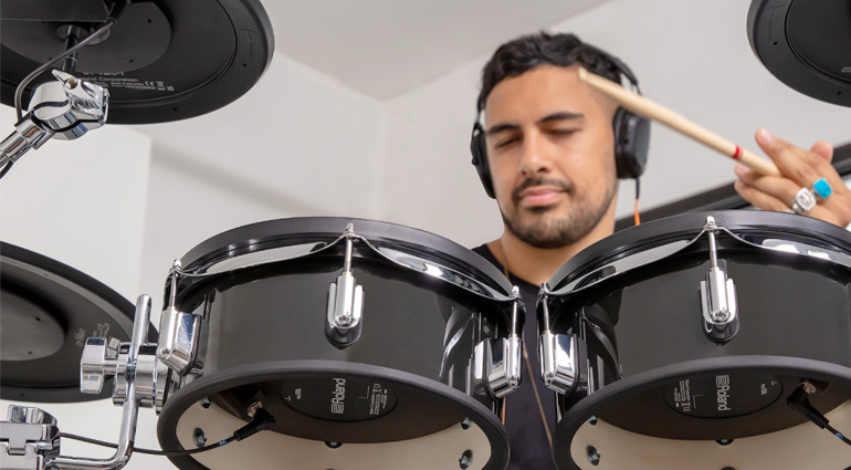 Roland V-Drums Deal, MPC Key 37 und Autotune-Pedal: Deals der Woche!