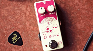 Der Barrows Fuzz Attacker von EarthQuaker Devices attackiert bin Vintage-Fuzz-Tönen und modernen Verfeinerungen.