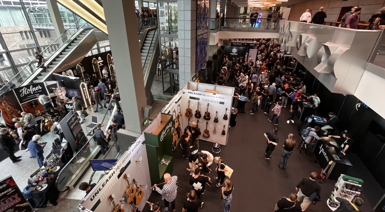 Lohnt sich ein Besuch? Für wen ist die Messe interessant und was kann man im kommenden Jahr erwarten? Hier meine Impressionen vom Guitar Summit.