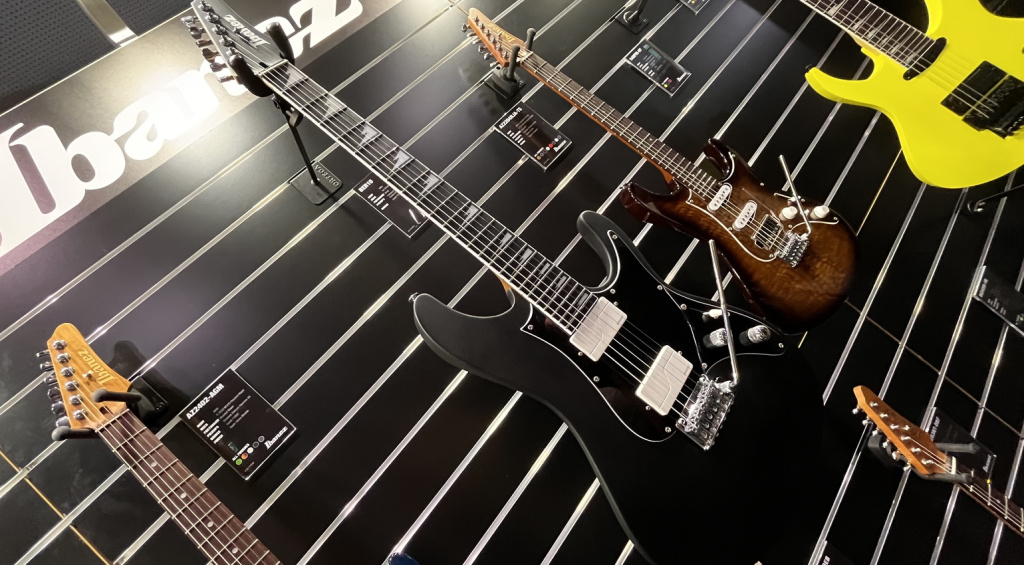 Lohnt sich ein Besuch? Für wen ist die Messe interessant und was kann man im kommenden Jahr erwarten? Hier meine Impressionen vom Guitar Summit.