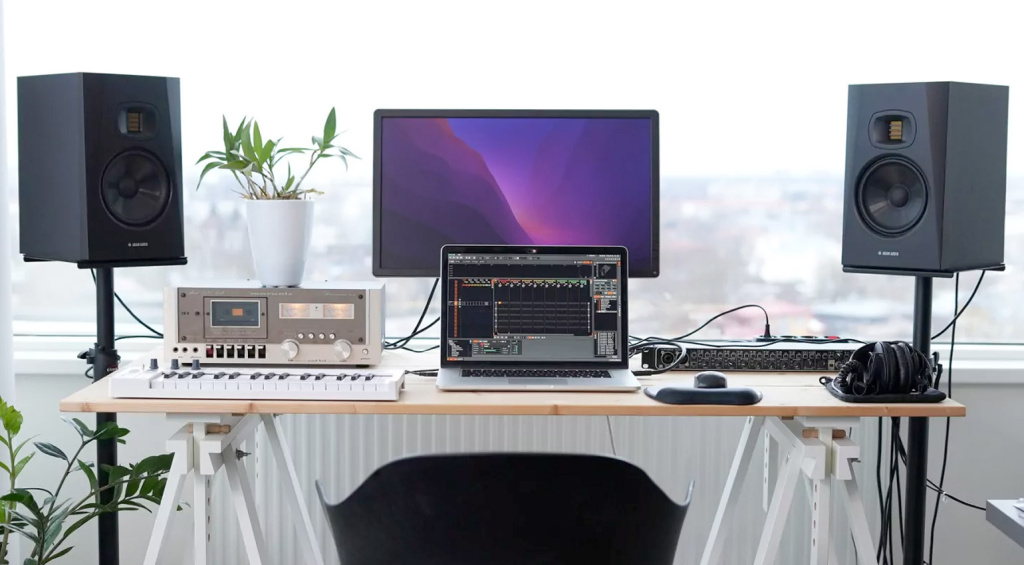 ADAM Audio T7V