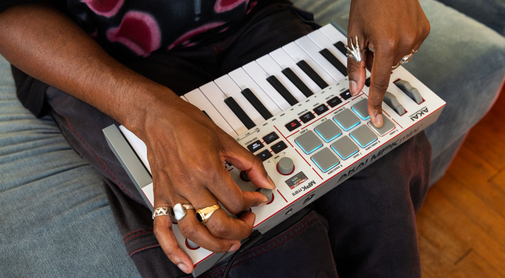 AKAI MPK Mini IV