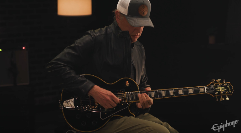 Die Epiphone Joe Bonamassa ’59 Les Paul Custom stammt aus der Nerdville-Gitarrensammlung von Herrn Bonamassa.