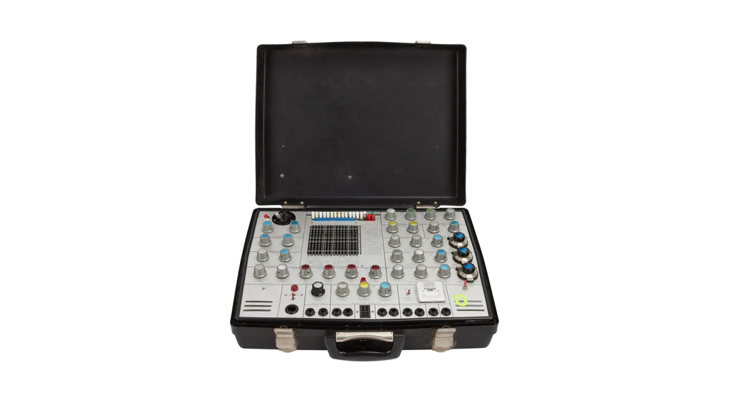 EMS Synthi AKS von Florian Schneider