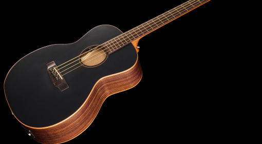 Harley Benton hat mit den CLB-70SRE-Bässen zwei schicke Kandidaten mit guten Bauteilen und ansprechender Ästhetik im Sortiment.