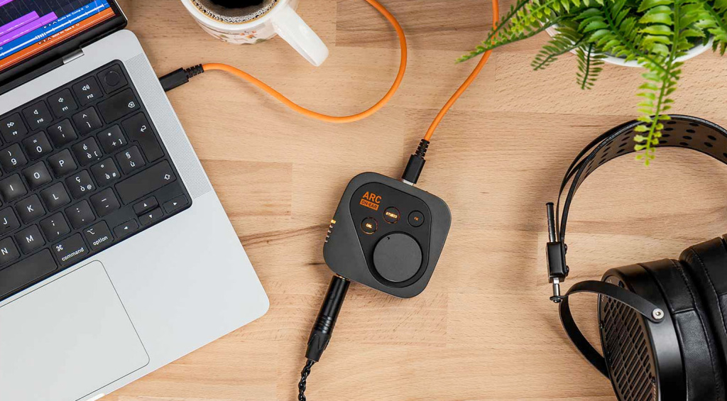 Nicht nur für Laptop-Producer praktisch: IK Multimedia ARC ON·EAR