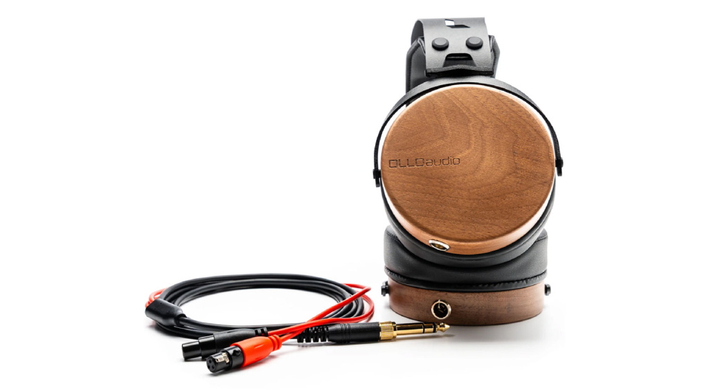 Das Kabel wird auf beiden Seiten über Mini-XLR angeschlossen