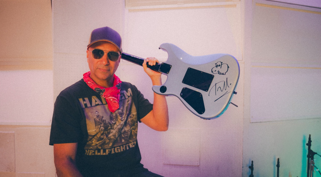 Gitarrist Tom Morello (Rage Against The Maschine) und Fender präsentieren die "Arm The Homeless"!