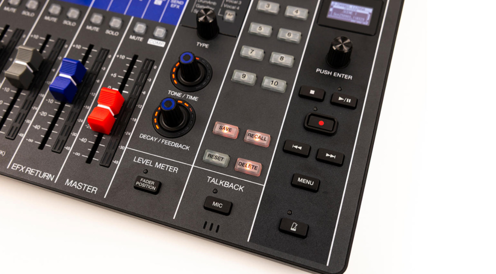 Sogar ein Talkback-Mikrofon ist in dem neuen Digitalmischpult eingebaut