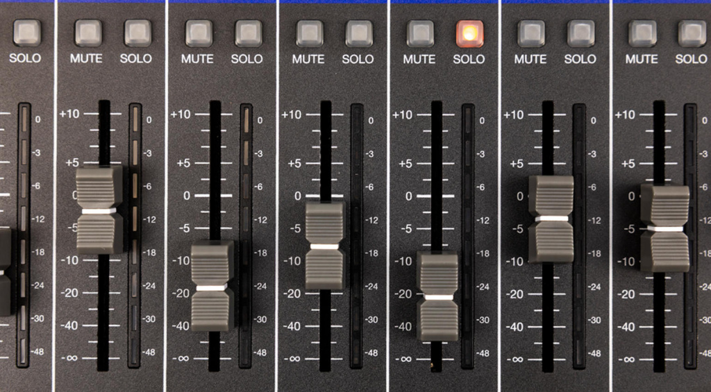 LiveTrak L12next verspricht analoges Feeling