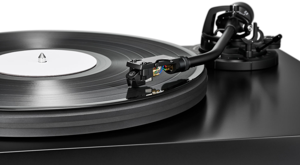 Der neue Plattenspieler setzt auf minimalistischen Look