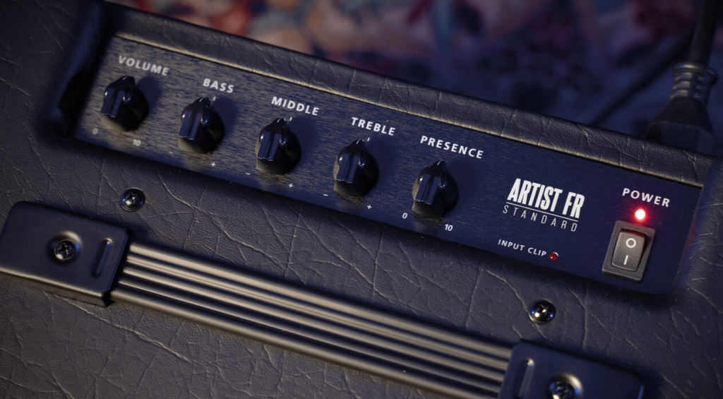 Die Blackstar Artist FR Lautsprecher liefern perfekte Performance für alle, die mit Modelling-Technologie oder Floorboards arbeiten.