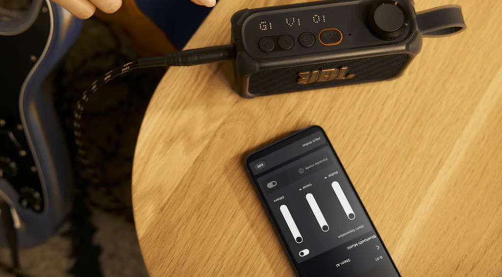 Mit der JBL Bandbox Solo und Bandbox Trio habt ihr eure Mini-Beschallung mit Amp-Effekten immer und überall dabei.