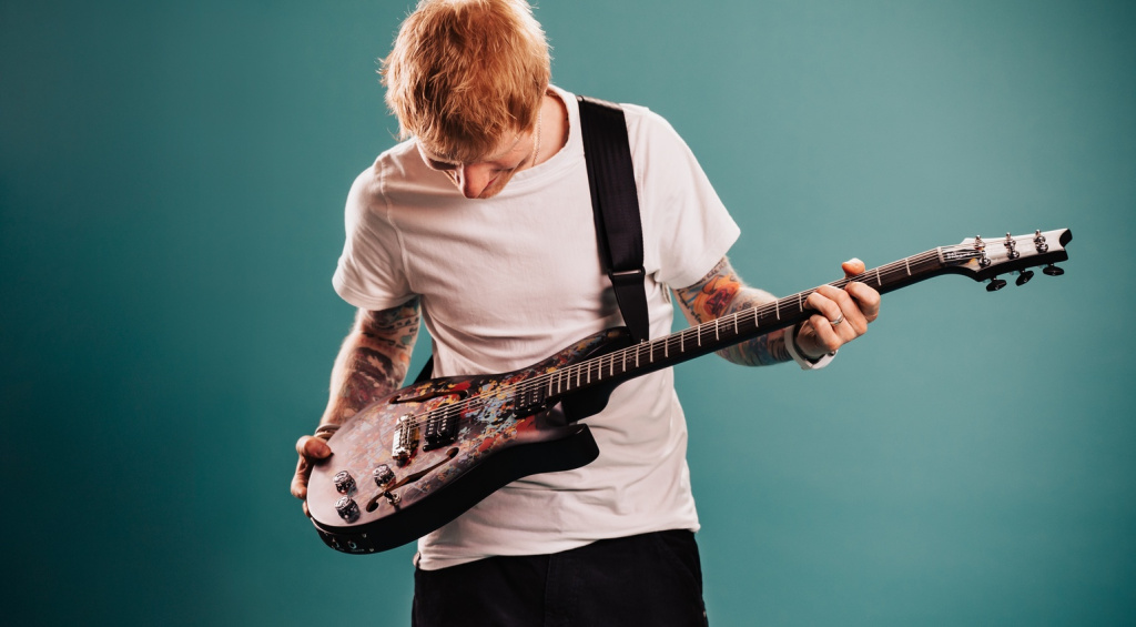 Mit der neuen PRS SE Ed Sheeran Cosmic Splash Limited Edition bekommt ihr eine Gitarre, die euch inspirieren könnte!