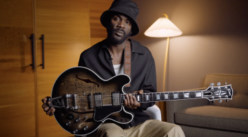 Ein erstklassiger Gitarrist bekommt seine Signature. Die Gibson Gary Clark Jr. Custom ES-355 CB kommt frisch aus dem Custom Shop.