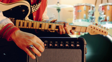 Hier erfahrt ihr, wie ihr den besten Gitarrensound mit Akku erzielt und euren nächsten Gig komplett ohne Steckdose absolviert.