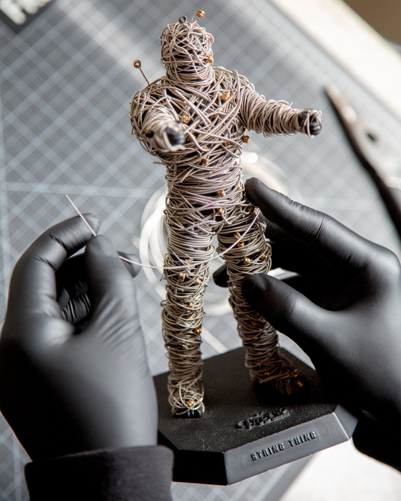 Mumie aus alten Saiten: String Thing