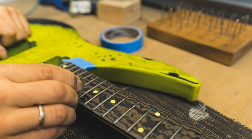 Bundmaterial bei E-Gitarren