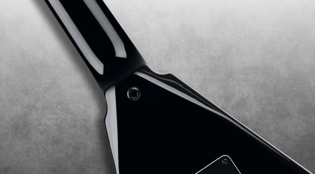 Der durchgehende, dreiteilige Hals