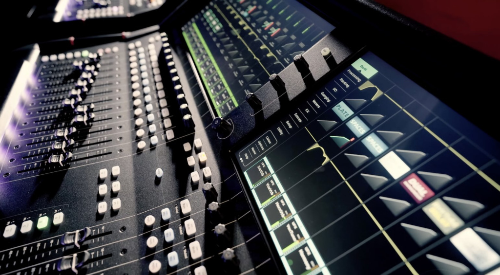 Allen & Heath Avantis Ultra and Ultra Solo