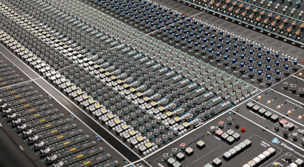 Ein Mischpult (fast) ohne Grenzen: Vision+ von API