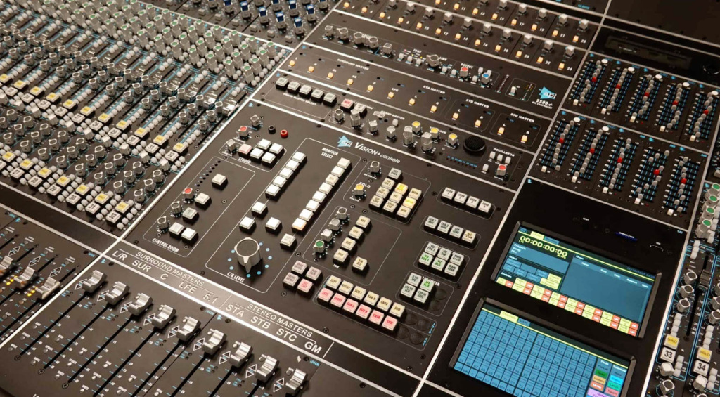 Zwei Touchscreens gehören bei Vision+ zur Ausstattung