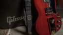 Mit der Gibson Jake Kiszka SG Standard wird uns eine waschechte Double-Cut mit interessanten Upgrades präsentiert.