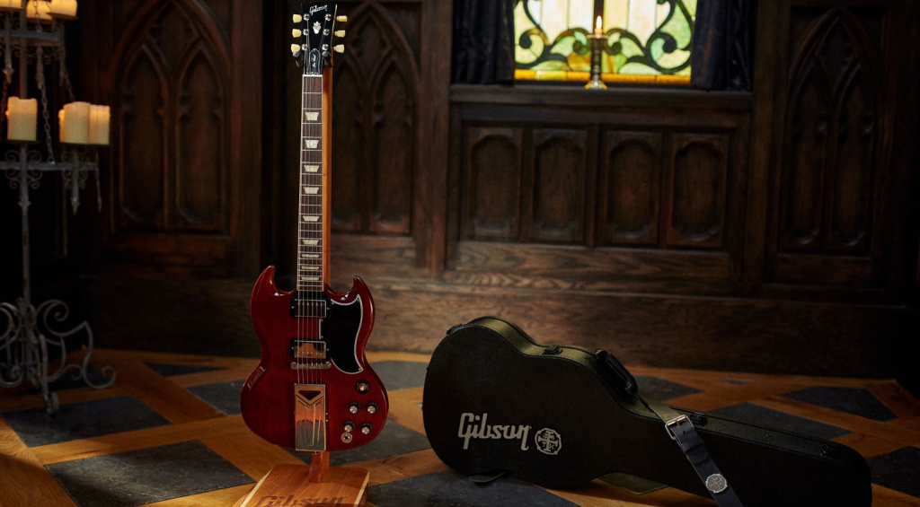 Mit der Gibson Jake Kiszka SG Standard wird uns eine waschechte Double-Cut mit interessanten Upgrades präsentiert.