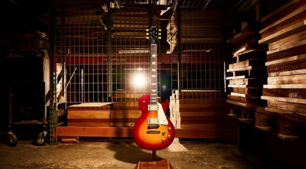 Die Gibson Les Paul Studio Double Trouble ist zurück und nun in den neuen Lackierungen „Cherry Sunburst“ und „Dirty Lemon Burst“ erhältlich.