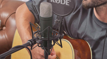 Deine Akustikgitarre klingt dünn im Mix? Mit diesen 5 Tipps änderst du das!