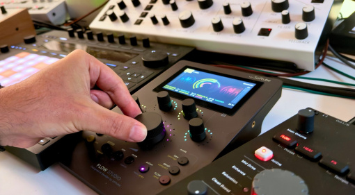 Softube Flow Studio: Hardware-Controller inklusive Plugins für Makro-Mixing und Sounddesign – Angecheckt!