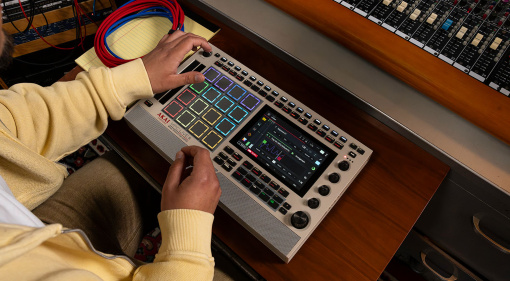 AKAI MPC Live III Retro