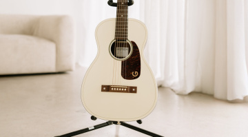 Die Gretsch Jim Dandy Parlor ist ein Signature-Modell, das den Geist klassischer Parlor-Gitarren aufgreift.
