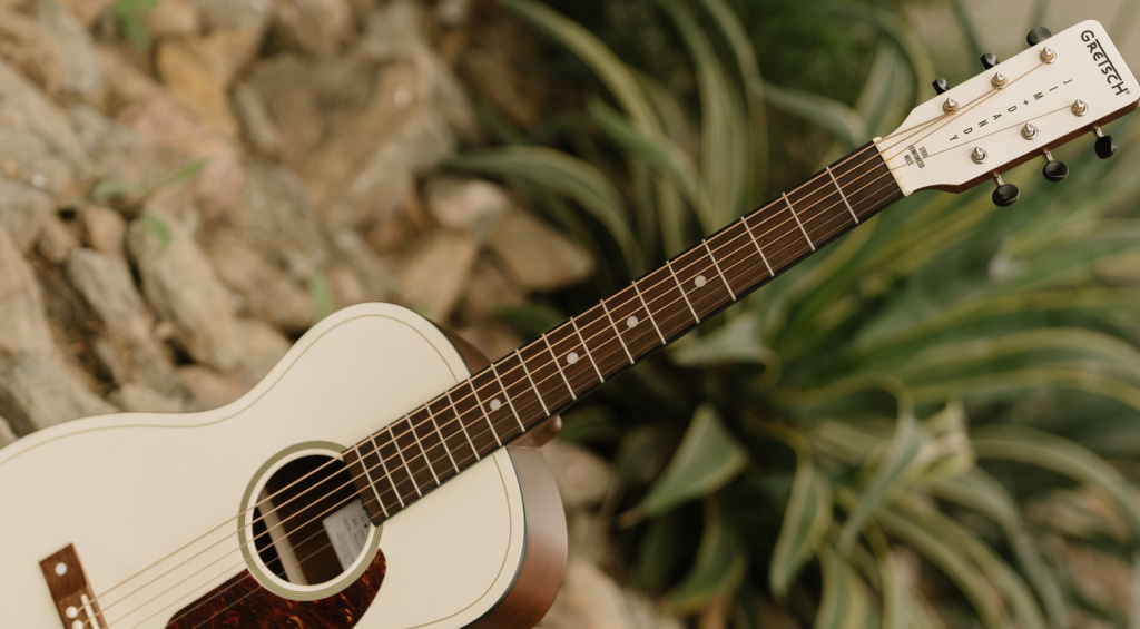 Die Gretsch Jim Dandy Parlor ist ein Signature-Modell, das den Geist klassischer Parlor-Gitarren aufgreift.