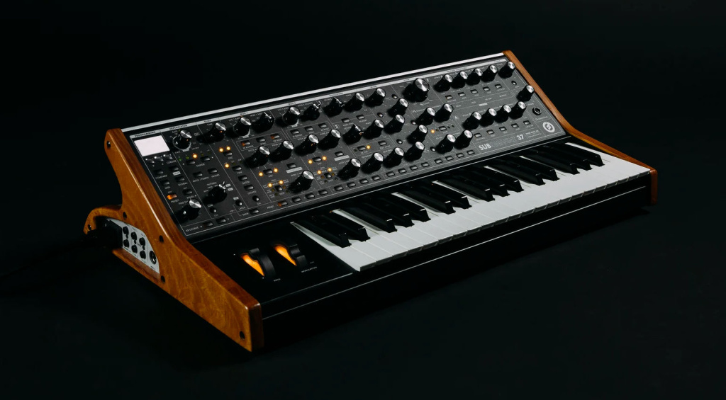 Moog Subsequent 37