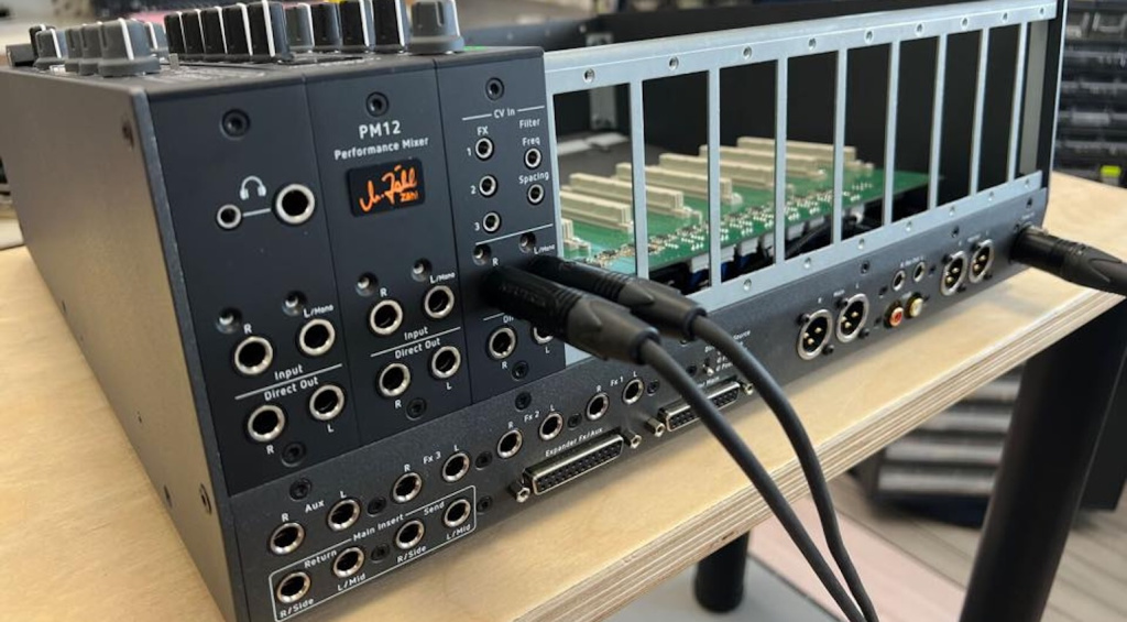 Die Rückseite des Zähl PM12 Mixers