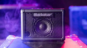 Der kleine Blackstar Fly High Gain Mini-Combo erlaubt jetzt auch kräftige Metal-Sounds für eure Riffs und Licks.
