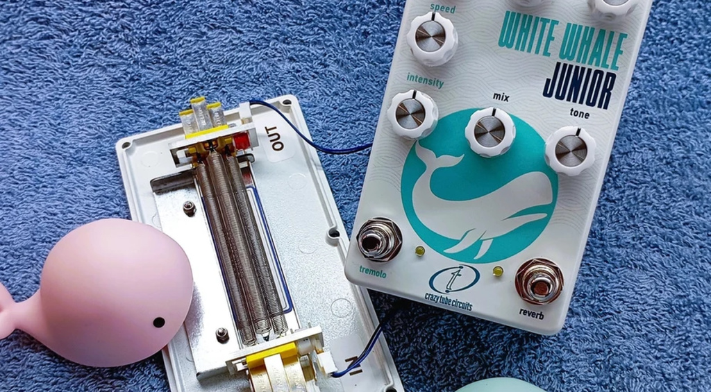 Crazy Tube Circuits bringt mit dem White Whale Junior eine komprimierte Version seines gefeierten Federhall-Pedals auf den Markt