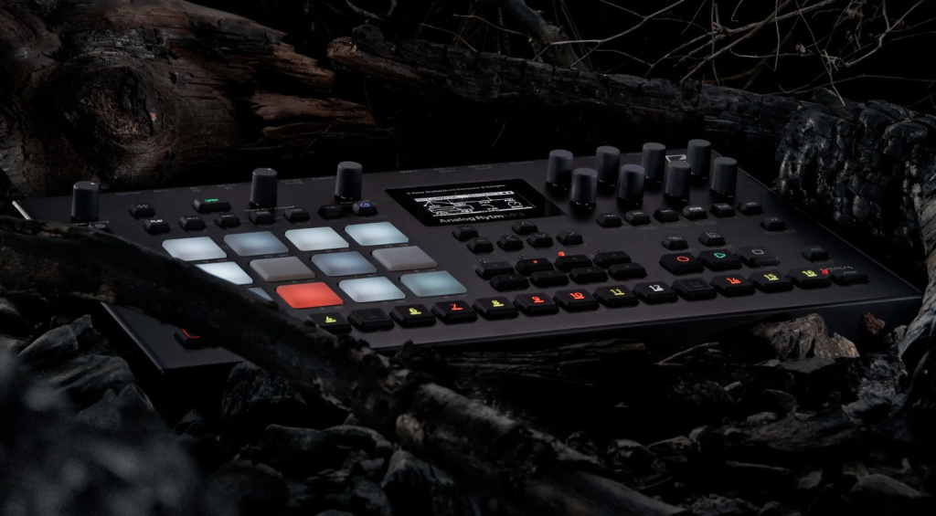 Eine Drum-Machine wie Elektron Analog Rytm MKII eignet sich hervorragend für Live-Techno