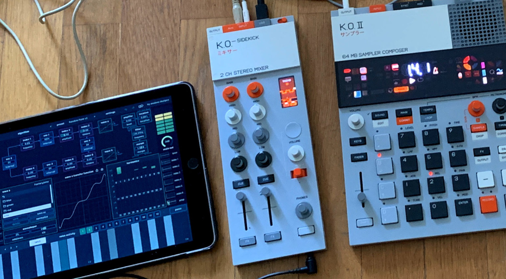 Kleiner Jam mit iPad und EP-133 K.O. II: EP-136 K.O. Sidekick macht's überall möglich