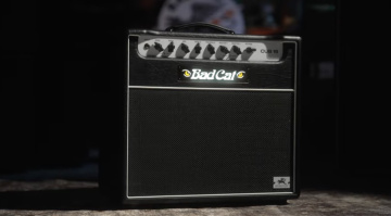 Der Bad Cat Mod Shop Cub 15 ist eine moderne Neuinterpretation jenes Verstärkers, der den charakteristischen Bad-Cat-Sound geprägt hat.