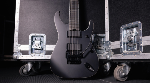 Die Jackson Chris Rörland SL7 aus der Pro-Serie ist eine neue, kompromisslose Metal-Axt für schnelle Licks und harte Riffs!